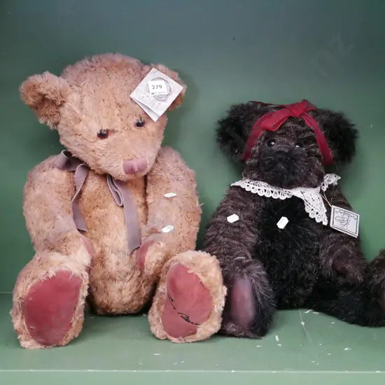 2x teddy bears - 1 is dusty