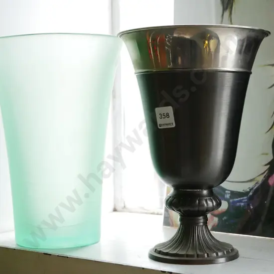 3x glass and 1x alloy vase H-275