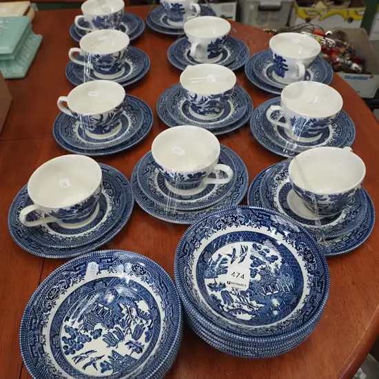 11x Churchill willow patterned trios, 12x dessert bowls