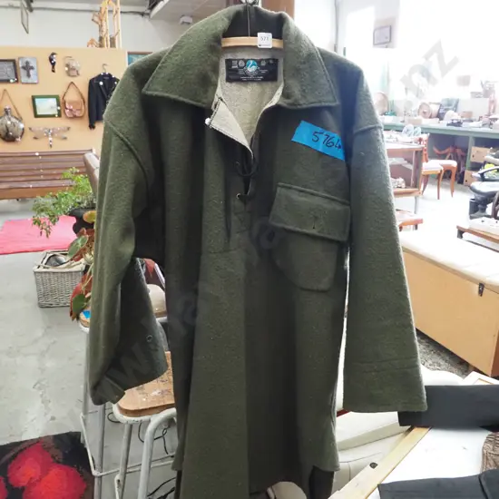 size OS green Swanndri bush shirt