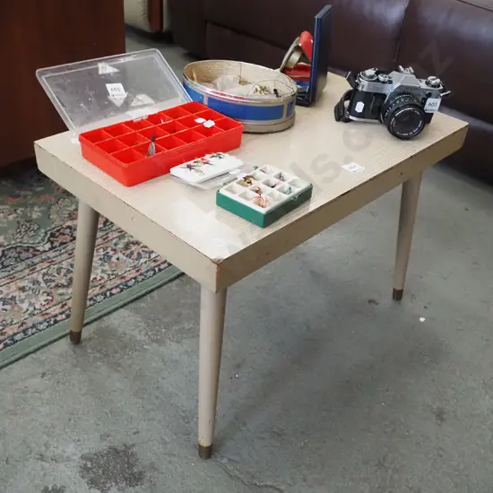 wobbly formica top coffee table