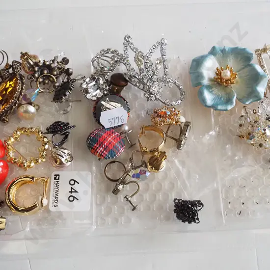 plastic tray of costume jewellery