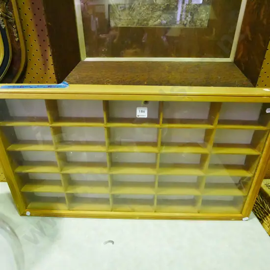 wall mounted segmented display box H-400 W-720