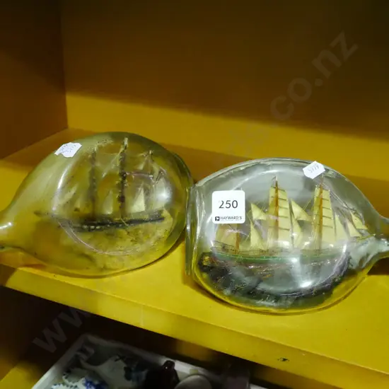 2x ships in bottles