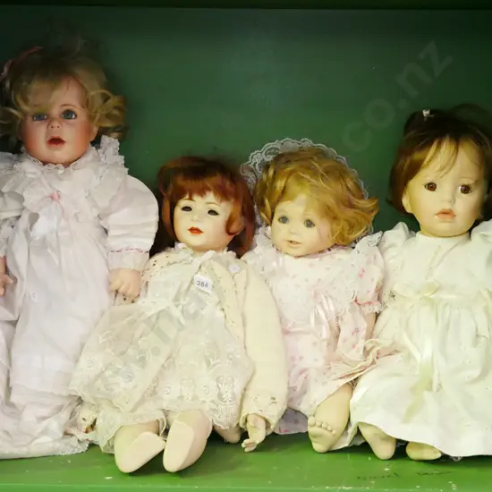 4x porcelain display dolls