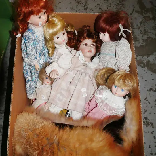 box; display dolls, fur stole