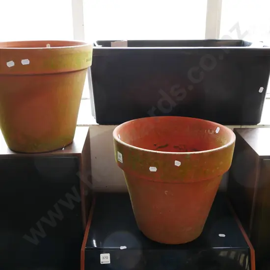 2x terracotta planters