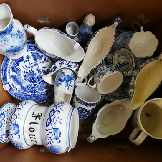 box; blue and white china items