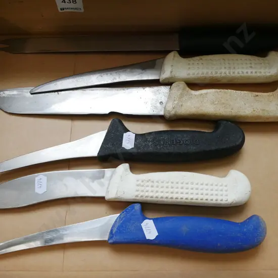 box; butcher's knives