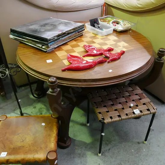 mahogany veneer circular coffee table with chess, draughts inlay H-490 Diam-780
