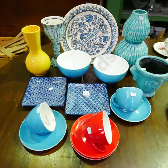 vases, bowls, tea cups, saucers etc