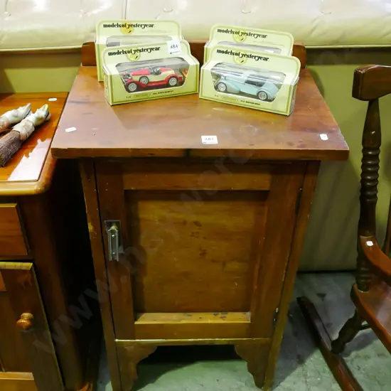 restorer's pot cupboard