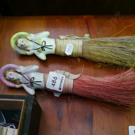 2x half doll crumb brushes