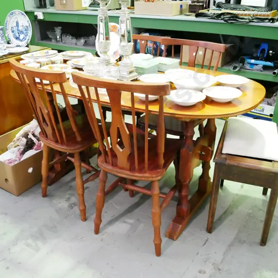 pine dining table with 4 matching splat back chairs
