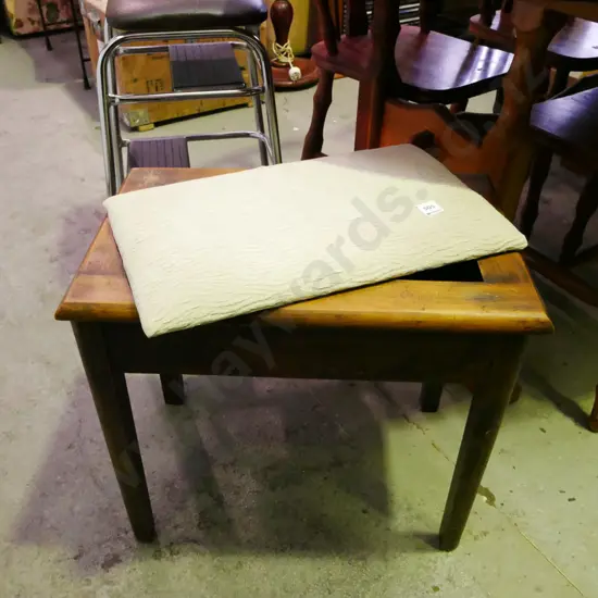 piano stool - top needs fastening