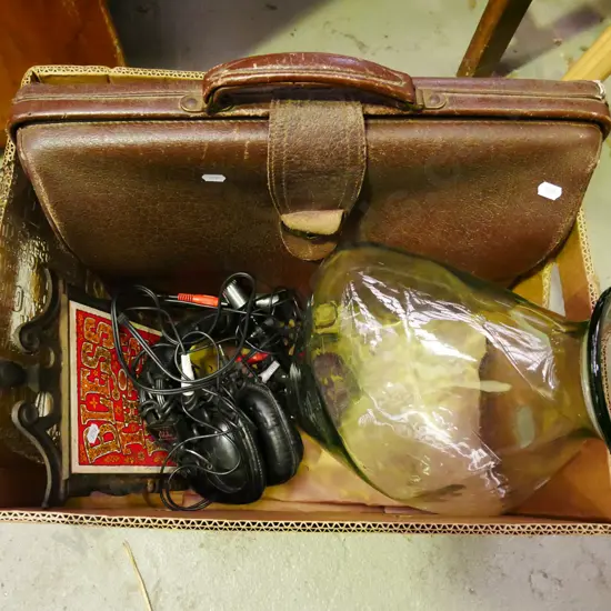 box; leather stachel, glass vase and plates etc