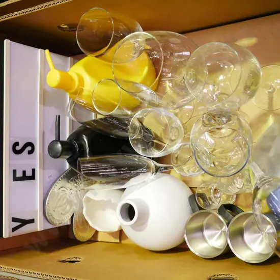 box; soap dispensers, glasses etc