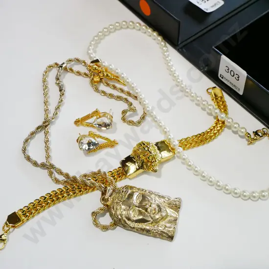 box; costume jewellery