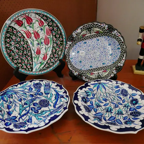 4x hand painted Italian wall chargers
