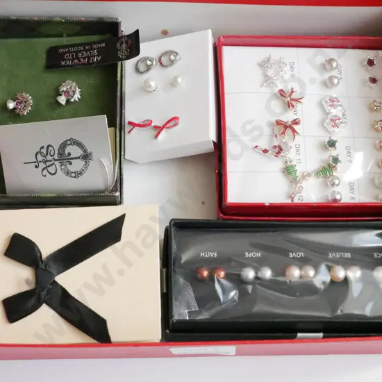 box; costume jewellery