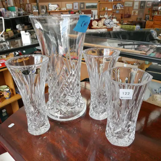 4x crystal vases Tallest has chip H-300