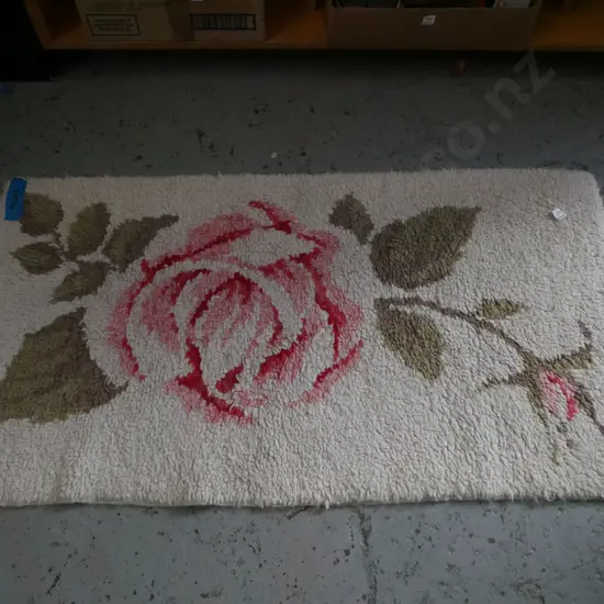 woollen rose patterned hand tufted floor mat L-1300 W-700