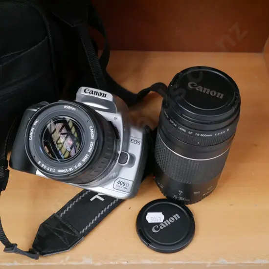 Canon EOS 400D digital SLR camera with bag and 2nd zoom lens