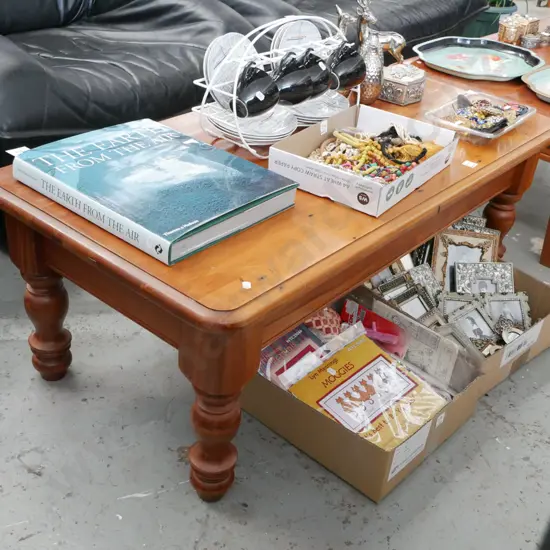 turned leg recycled rimu coffee table H-430 W-1200 D-600