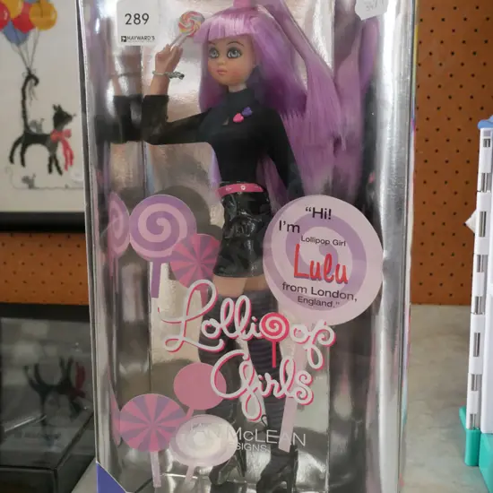 Jan McLean Lulu lollypop girl