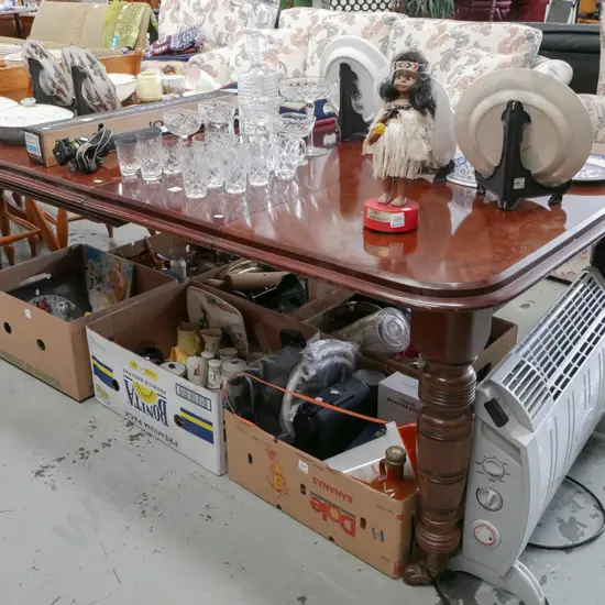 mahogany turned leg extending table, 2 leaves inserted, 1 additional leaf also, has issues, does not completely close