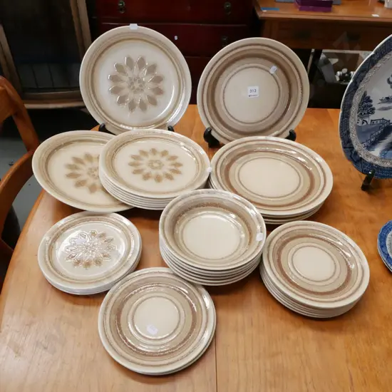 assorted Crown Lynn Herald and Balmoral dinner plates, bowls, saucers