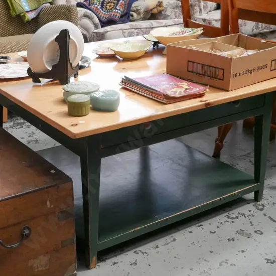 very large oregon 2 drawer end table/coffee table H-550 W-1060 D-1060