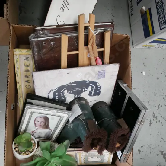 box; Uk size 7 boots, photo albums, small easel, fake plants etc