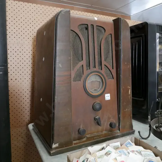 restorer's vintage Philco mantle radio