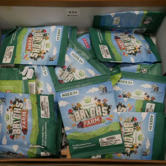 box; unopened Woolworths collector bricks