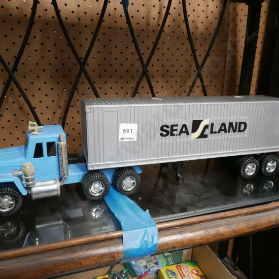 die cast and plastic toy truck L-500