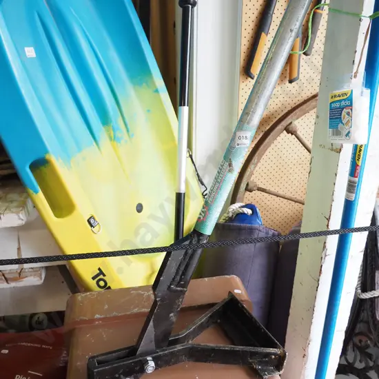 Strainritr steel post lifter