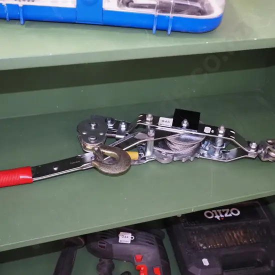 as-new hand crank winch