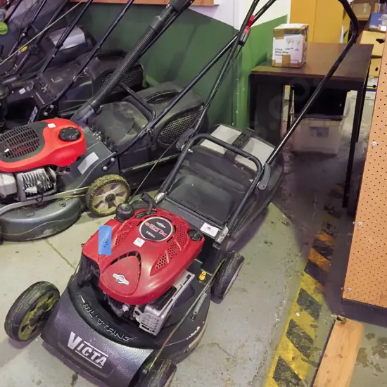 Victor 4 stroke motor mower