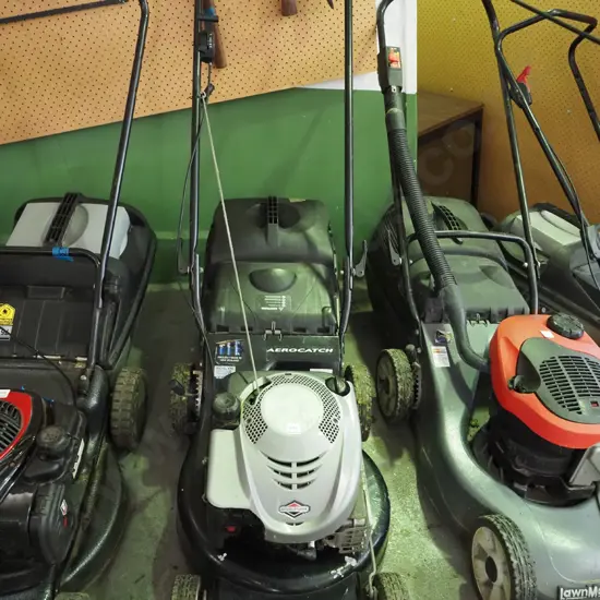 Lawnmaster 4 stroke motor mower with Briggs & Stratton motor