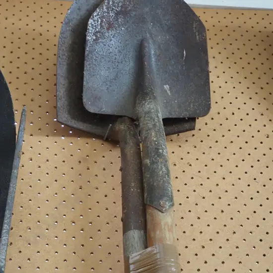 2x shovels