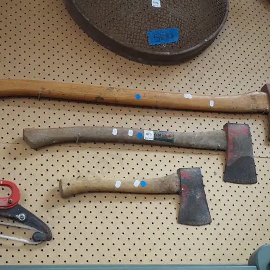 hatchet, 2 axes - blue dots