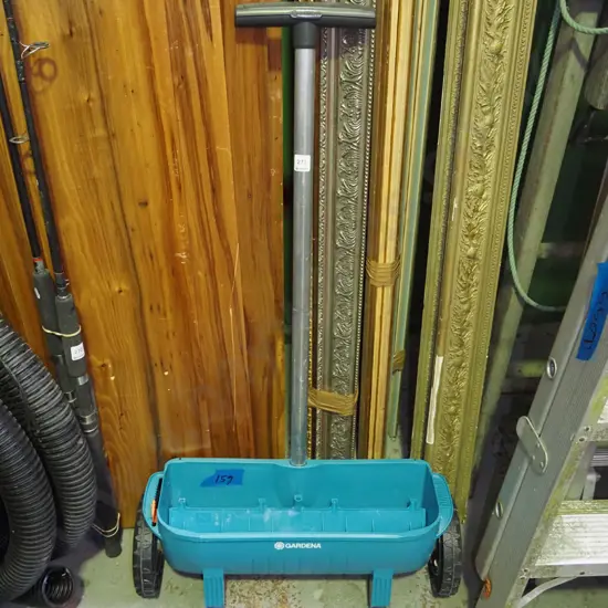 Gardena lawn spreader