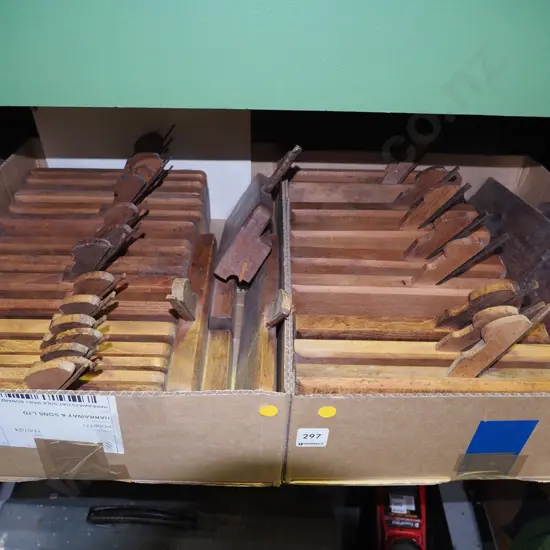 2x boxes of moulding planes - yellow dots