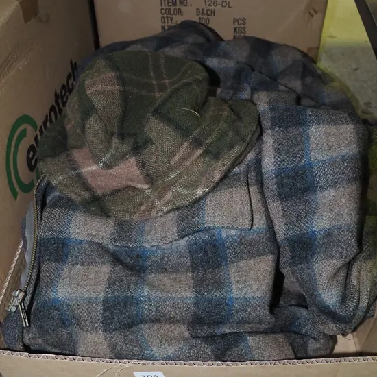 Swanndri bush shirt and hat