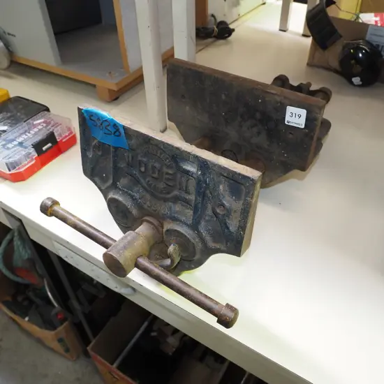 Woden quick release woodworkers vice