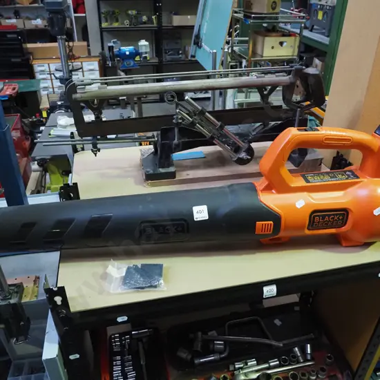 Black & Decker battery powered leaf blower - no charger