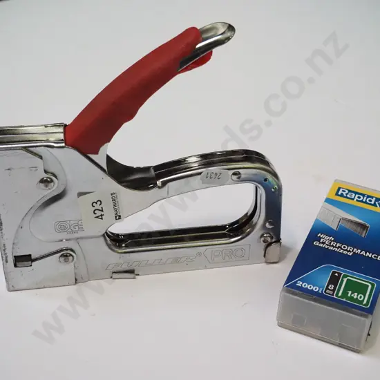 staple gun and staples