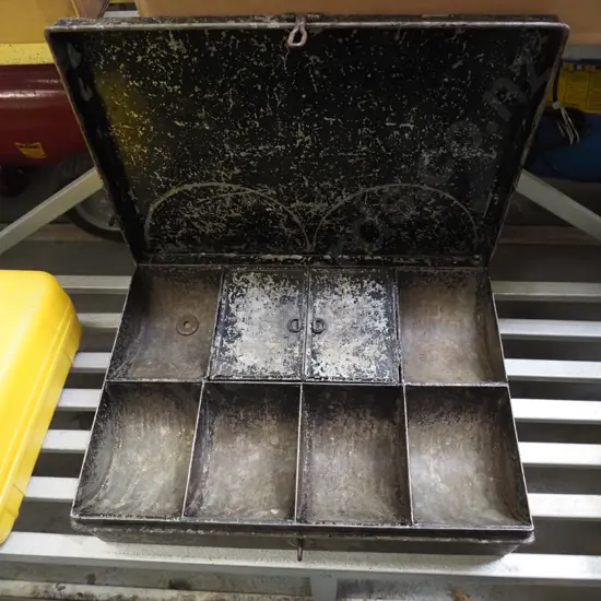 vintage cash box