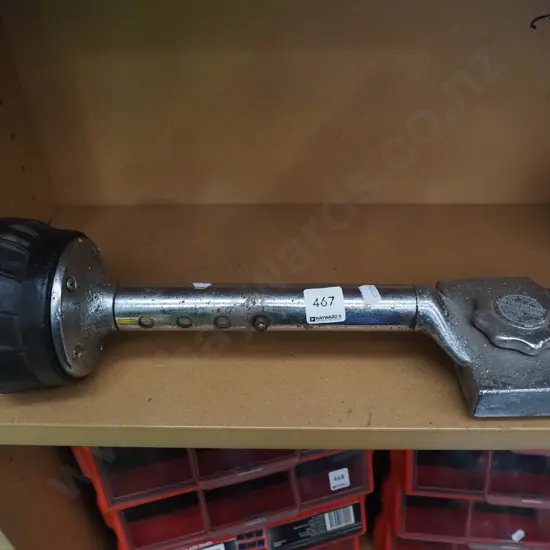 small carpet stretcher